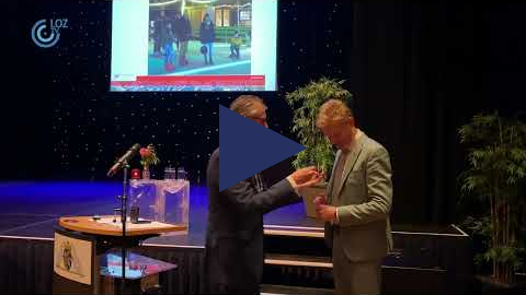 Wethouders uitgezwaaid: waarderingsspelden en erepenning